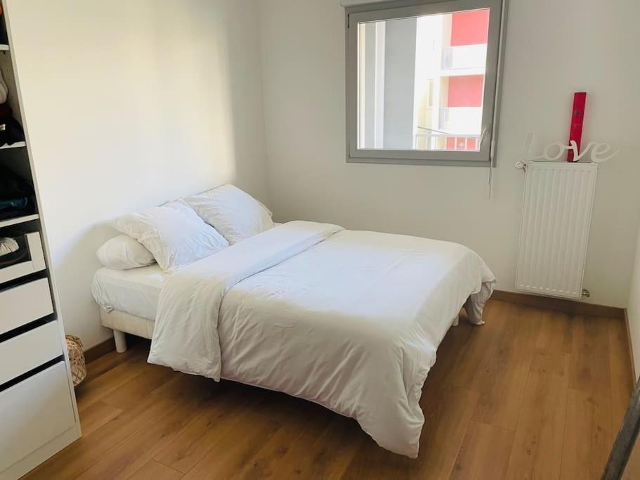 Calme Avec Beau Balcon & Parking A La Courrouze, Proche Centre Appartement