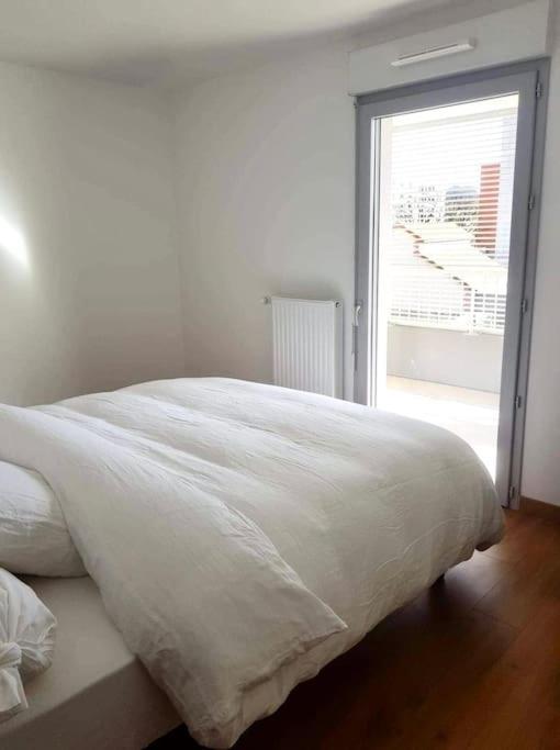 Appartement Calme Avec Beau Balcon & Parking A La Courrouze, Proche Centre