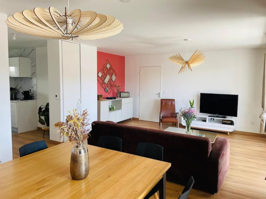 Appartement Calme Avec Beau Balcon & Parking A La Courrouze, Proche Centre Rennes